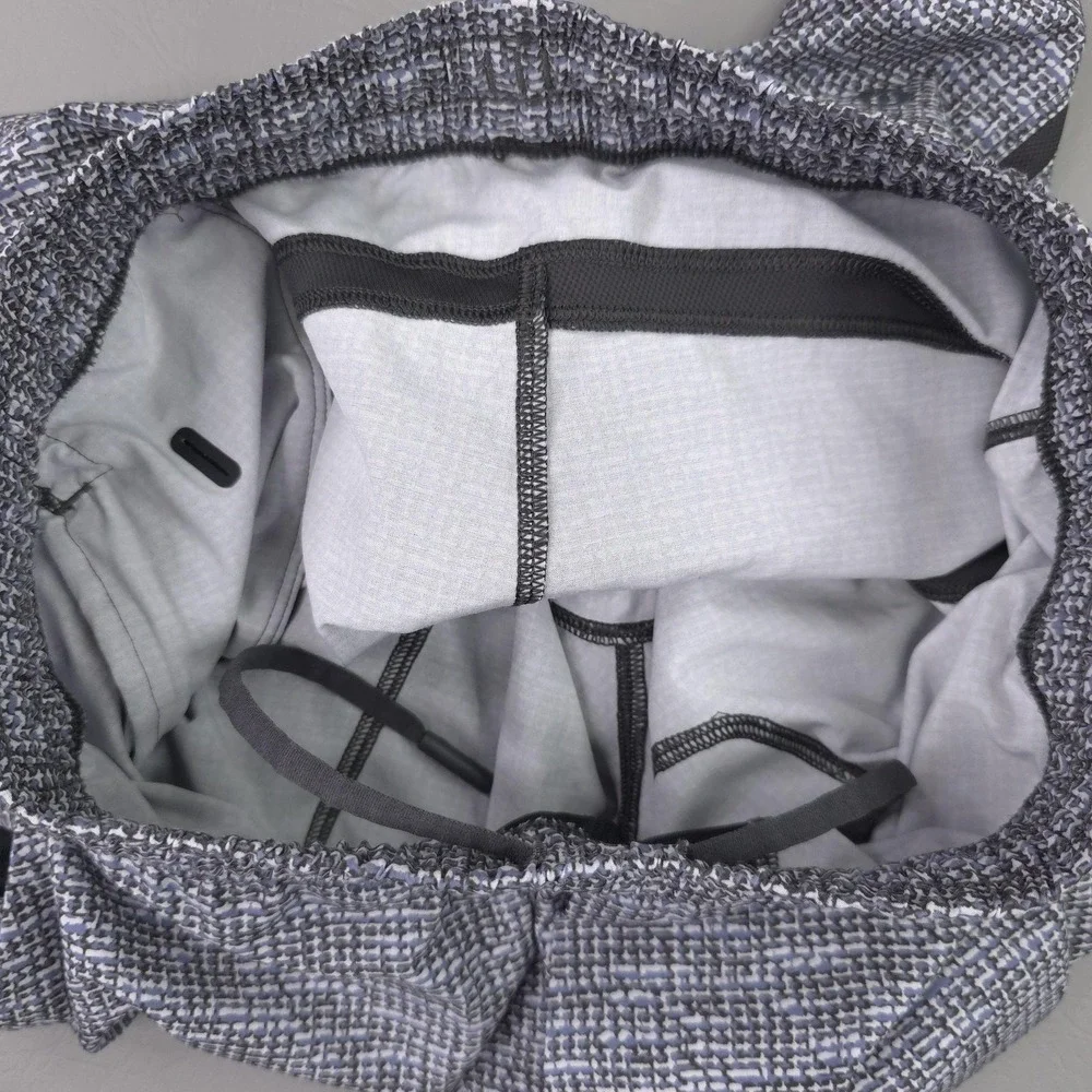 Lululemon Shorts Men Small Gray Geometric Pace Breaker Linerless 7in Performance